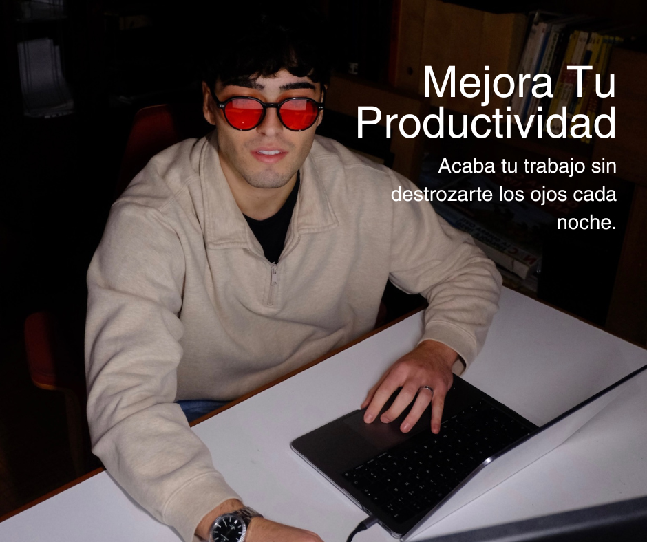 Hombre con gafas Krudo Night Core con lentes rojas bloqueadoras de luz azul, diseño moderno que reduce la exposición lumínica y mejora el descanso nocturno.